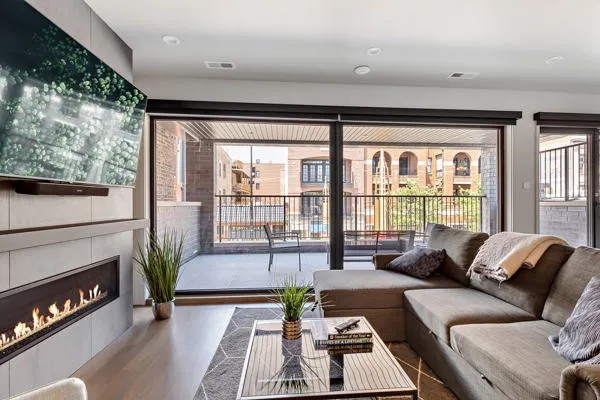 💥IN THE ACTION!💥 2 Bed, 2 Bath on Northalsted! - Image 1