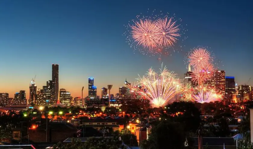 CITY + MCG 4+ BEDROOMS 2+ BATH, VIEWS-SLEEPS 8-10 - Image 1