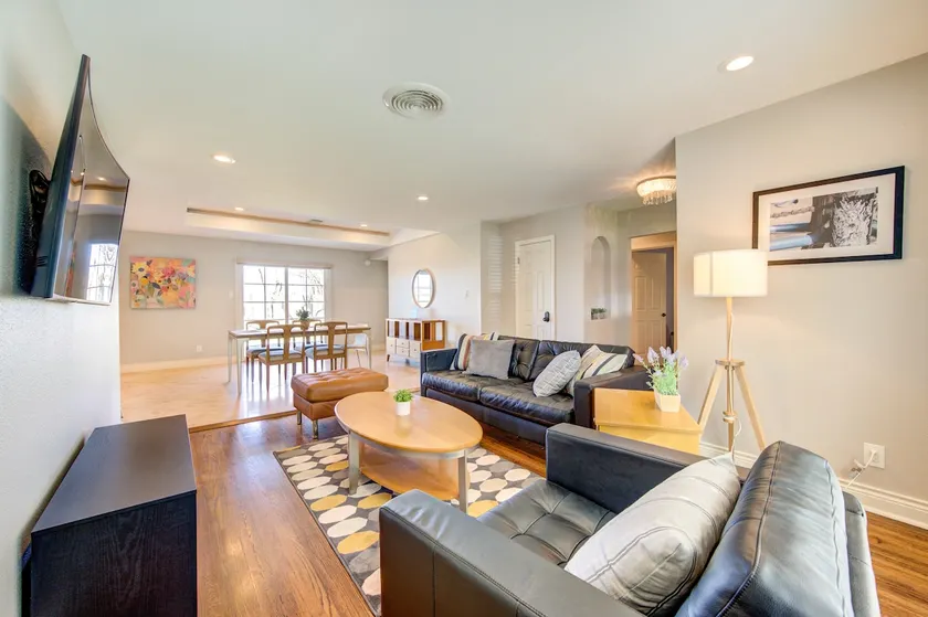 Appealing Renovated Home in Houston Spring Branch - Image 1