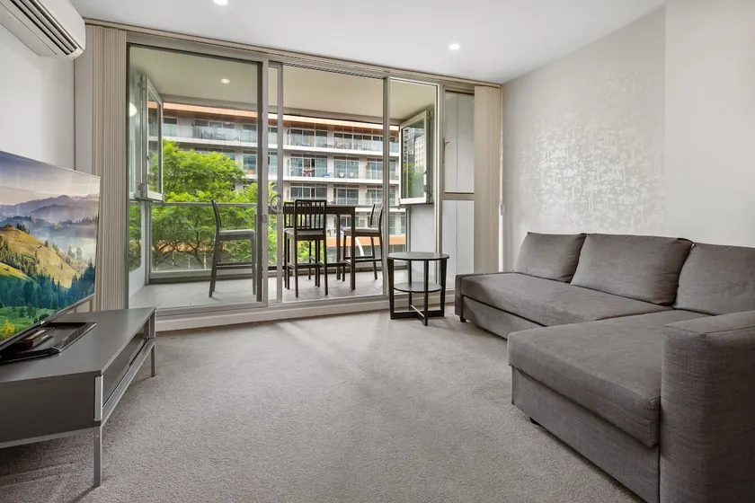Morphett Lights- 1 Bdrm Sleeps 1-4 Parking Pool - Image 1
