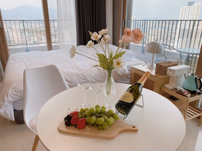 Heaven_23rd Floor Ocean & Mountain View/Sokcho Eye View/Netflix - Image 1