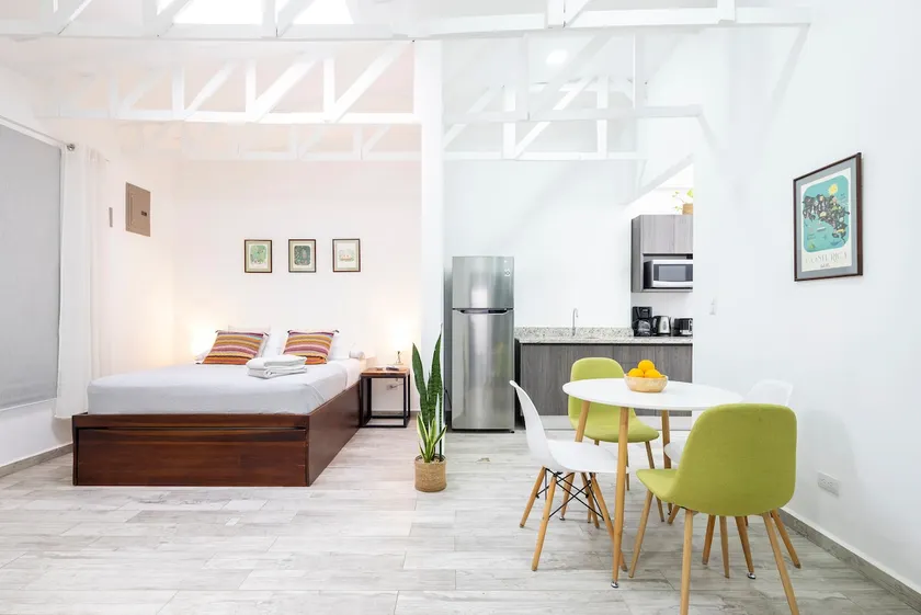 Airport Loft: great location studio with A/C - Image 1