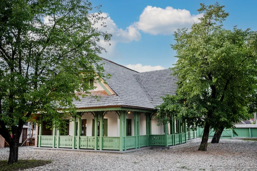 Traditional Romanian House with Private Garden - Image 1