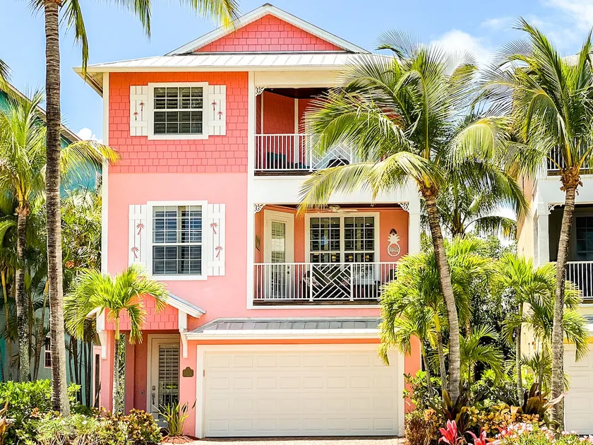 Key West feel steps from Historic downtown Stuart! - Image 1