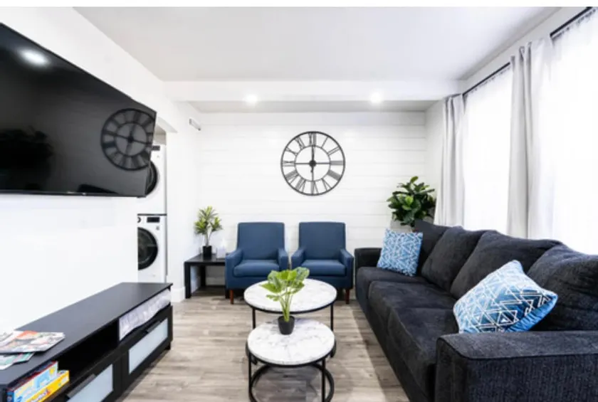 Green Door Townhome - Image 1