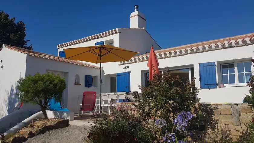 Family home near the sea – 12 people - Image 1