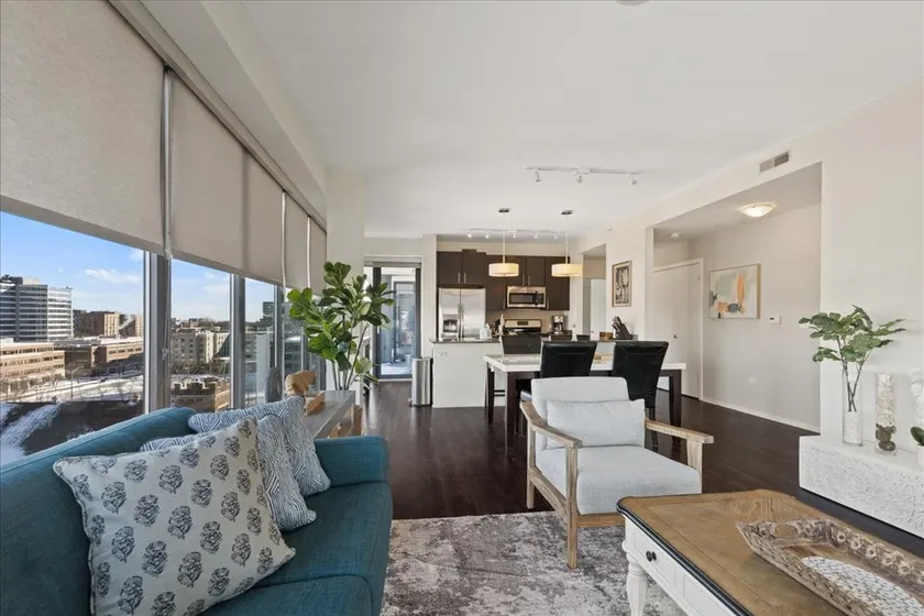 \"Bliss of Evanston\" 180°view, 2BDR +2Bath UrbanLux - Image 1