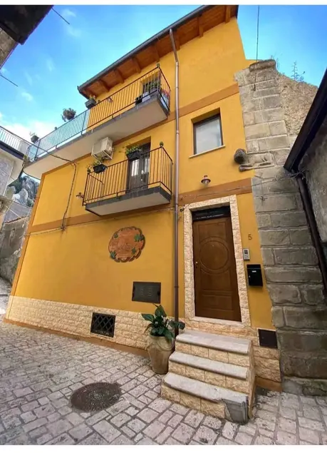 Apartment Gole Dell' Alcantara - Image 1