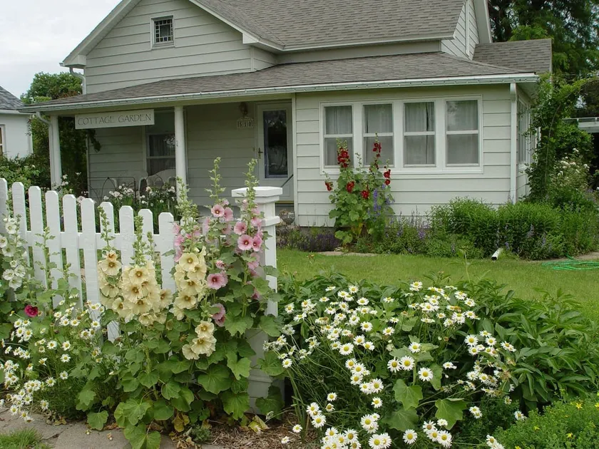 1906 Cottage Garden - Image 1