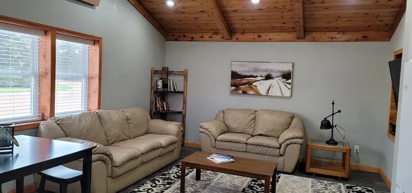 Spacious 2 Bedroom Guest House - Image 1