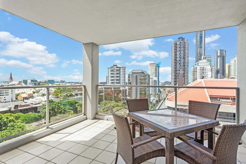 Central Heights ~ 2Bed/2Bath/Car/Pool/Views ~ CBD - Image 1