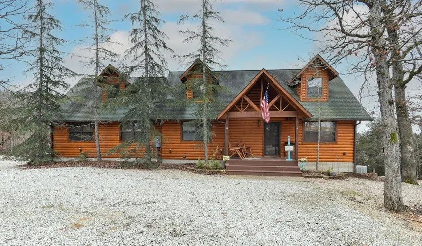 Lakefront Cabin on Tablerock Lake – boat rental option - Image 1