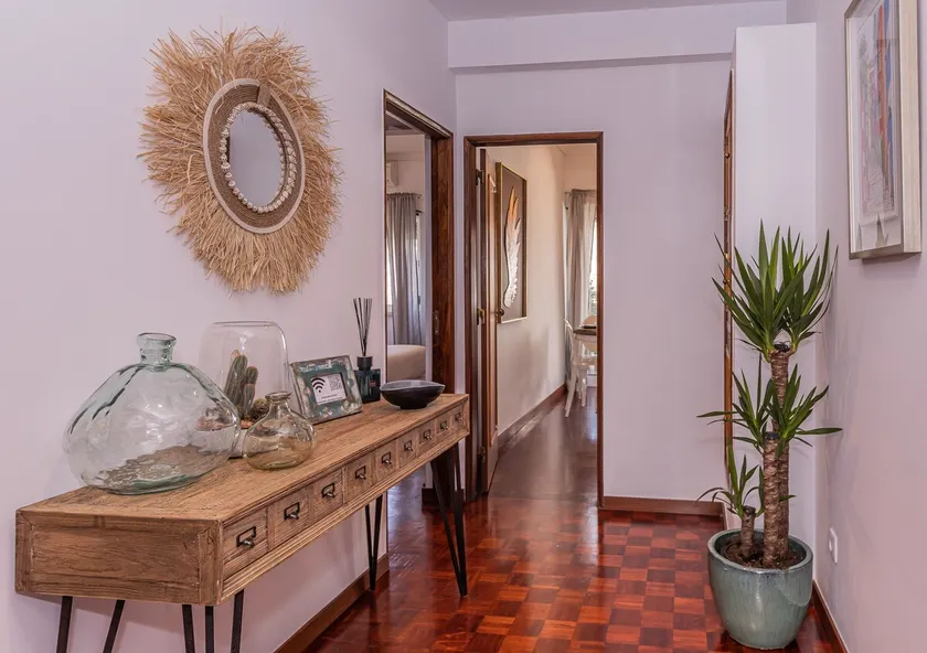 Cozy 3 bedroom apartment in front of the subway - Image 1