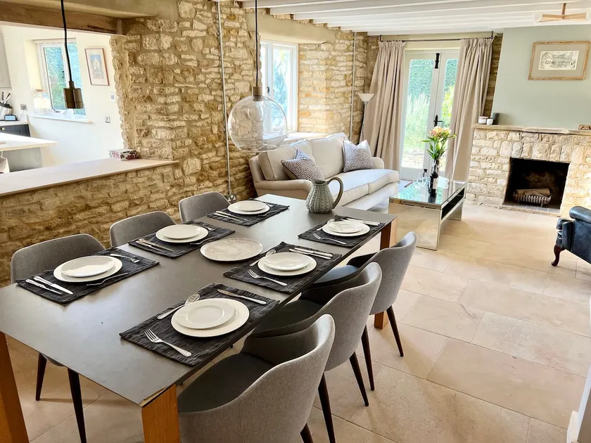 Cotswolds cottage in foodie-heaven near Daylesford - Image 1