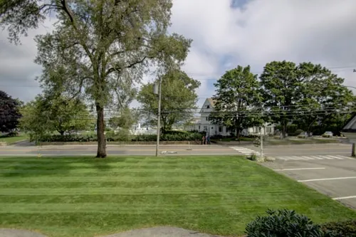 Great 2nd Floor Split level Unit W/Private Balcony - Image 1