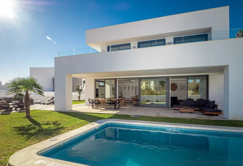 Modern villa walking distance from the beach - Image 1