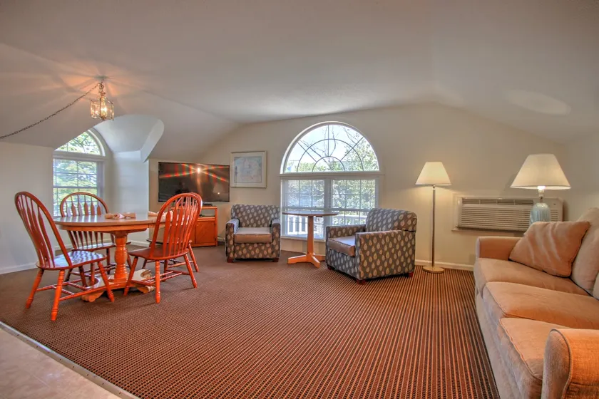 Shore Road Penthouse Apartment - Image 1