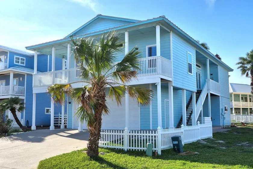 The Lost Pearl Beach House-Port A-5B/3.5 Sleeps 14 - Image 1