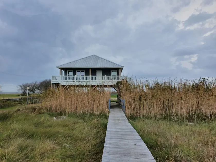 Waterfront house on Sabine Lake with private dock - Image 1
