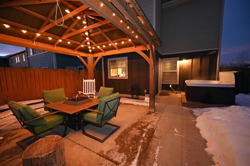 Charming Home by the Park with a Hot Tub - Image 1