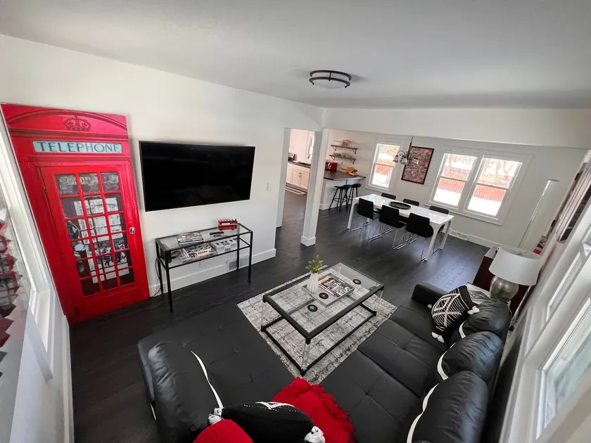 The Beatles House (newly reno w/heated garage) - Image 1