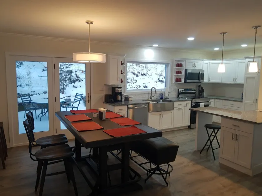 Modern, open, and bright - Image 1