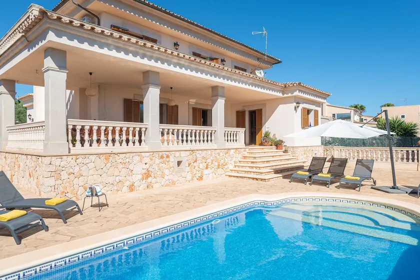 Encantadora Villa Can Albons in Porto Colom, PAX 8 - Image 1