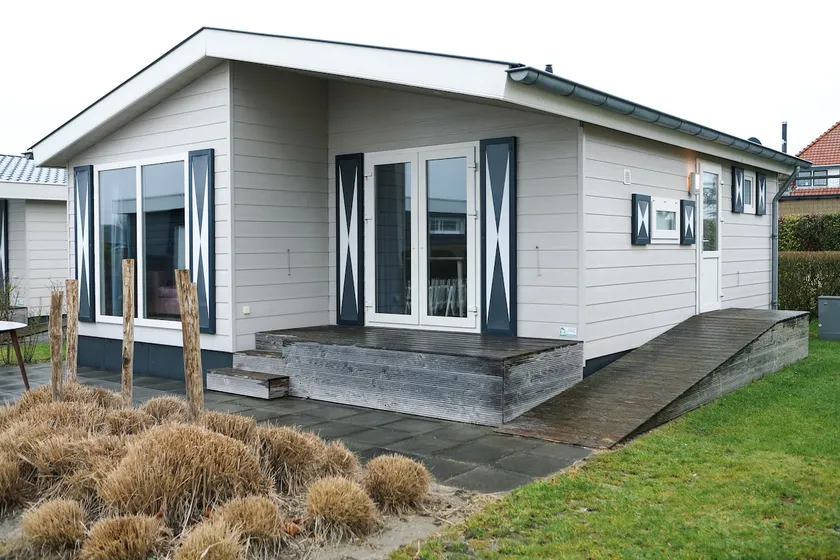Chalet (J09) sur un camping familial convivial au bord de la mer - Image 1