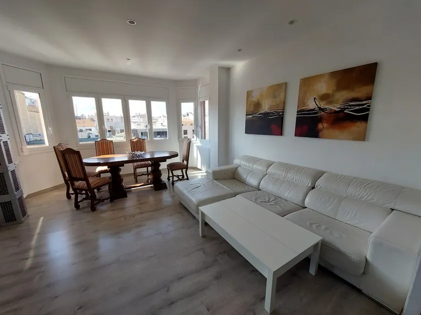 Penthouse med stor terrasse i hjertet af Girona - Image 1