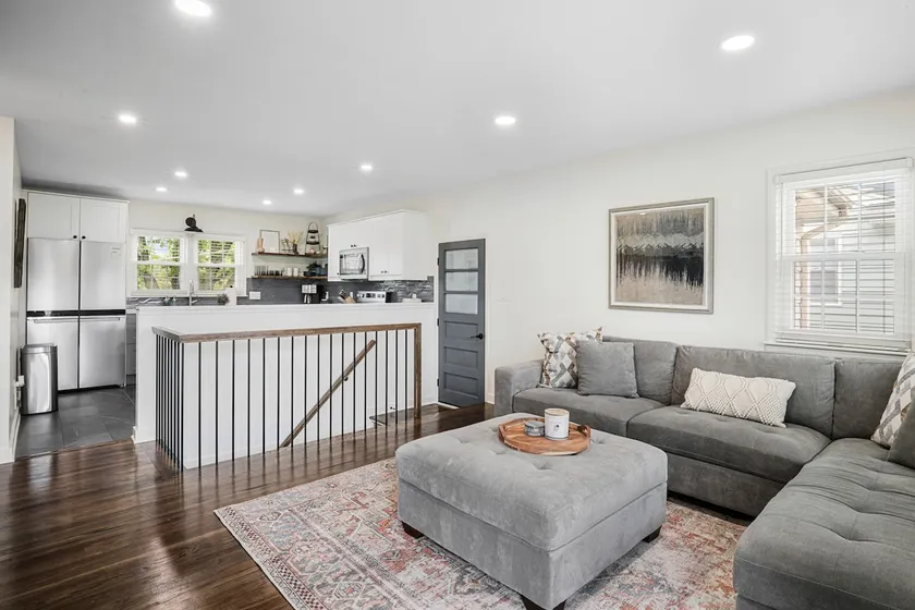 2 bedroom modern residential home - Image 1