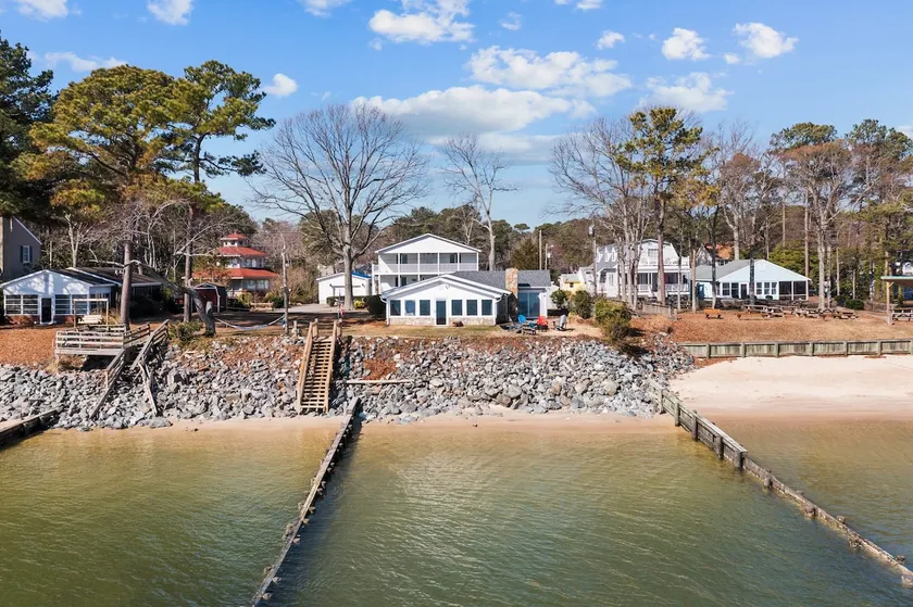 Waterfront Cottage with Private Chesapeake Beach - Image 1