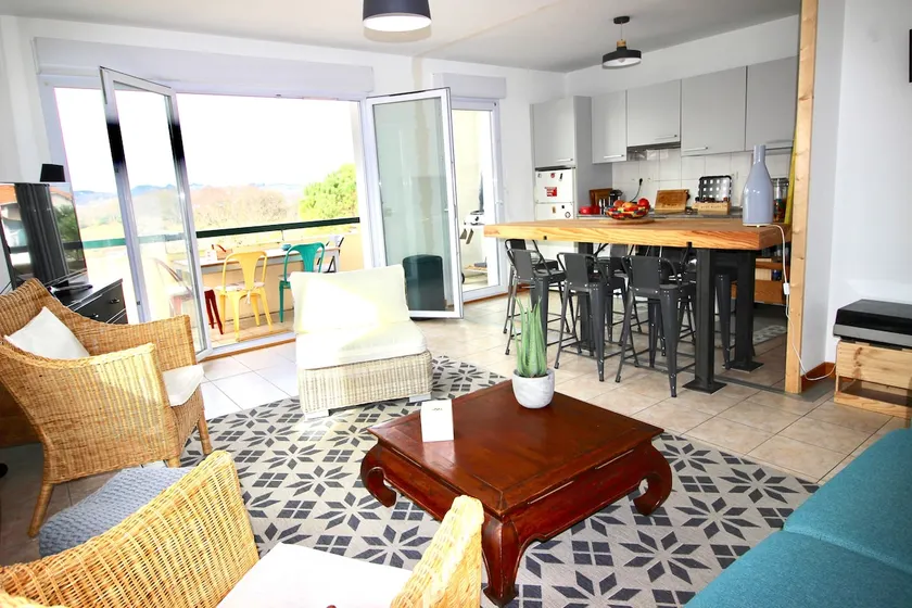 3* apartment, bright, quiet, terrace, parking. - Image 1