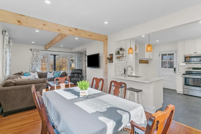 Cheerful Cozy Colonial - Image 1