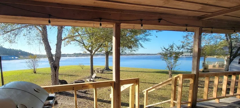 Cozy Lake House with Amazing Views Close to Hooks Marina - Image 1