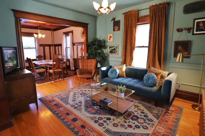 Peaceful Modern Victorian Home Near Light Rail - Image 1