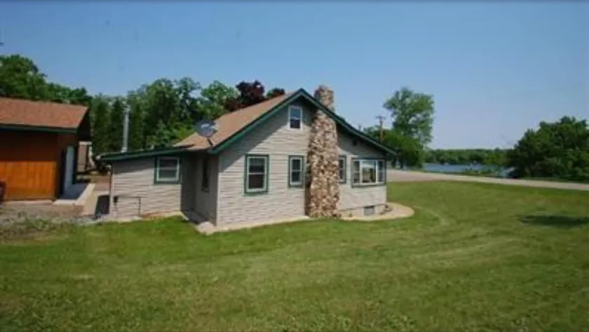 Lake Sylvia Cottage - Image 1