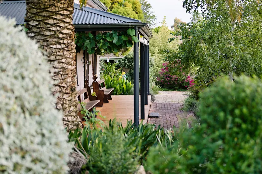Mortimer's Lodge: Historic cottage, modern touch. - Image 1