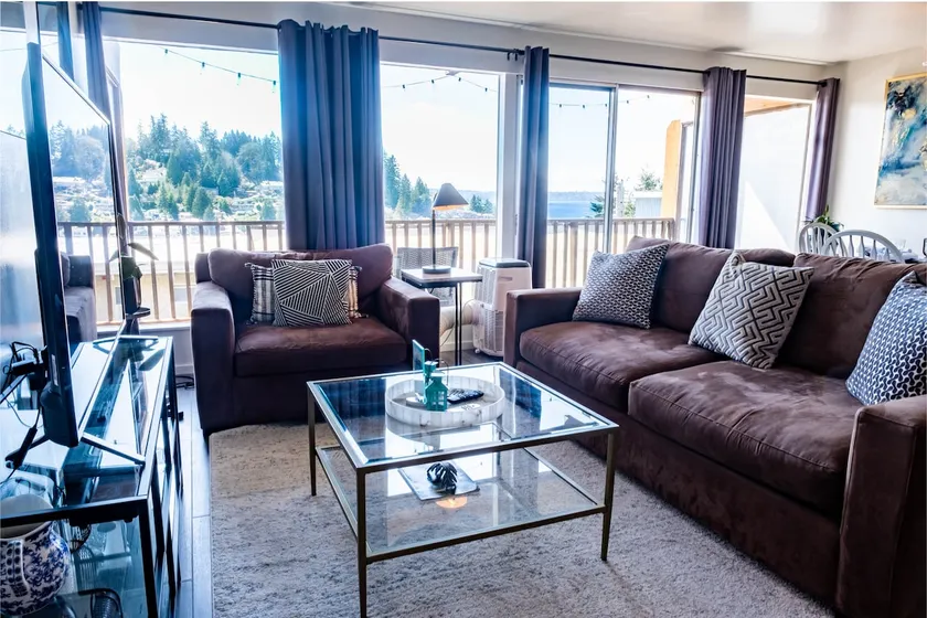 The Heron in Meydenbauer Bay Bellevue | 29 Nights! - Image 1