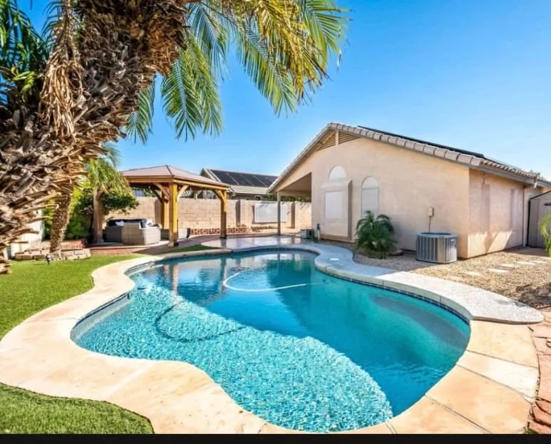 Family Home 3 beds/Private Heated Pool-10 mins to Stadium. - Image 1