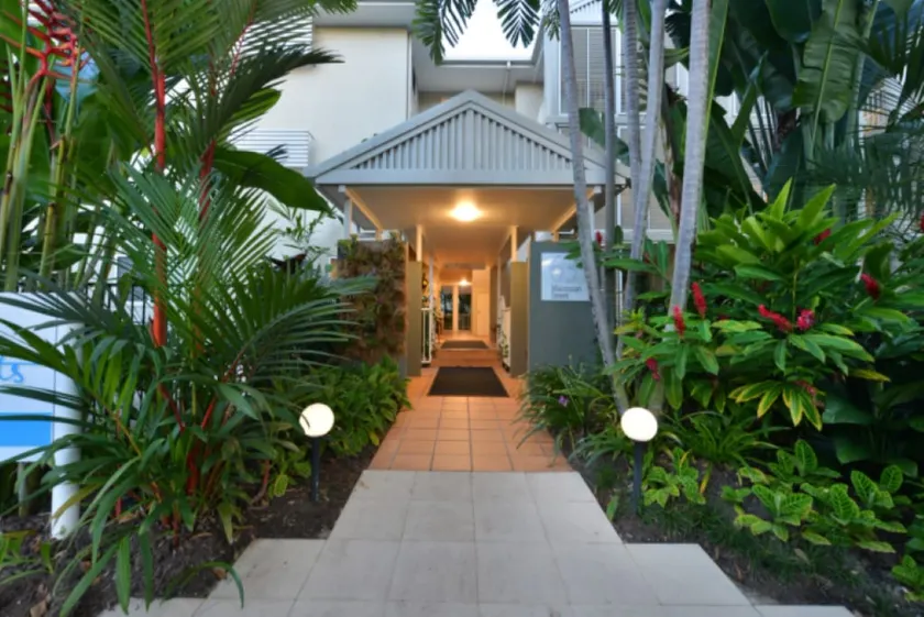 Top Spot on Macrossan, Port Douglas 100m to Beach - Image 1