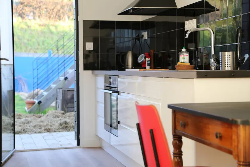 My pied-à-terre: comfortable, quiet, close to train station - Image 1