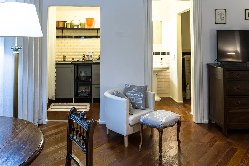 DeGobbi Interior Apartment - Image 1