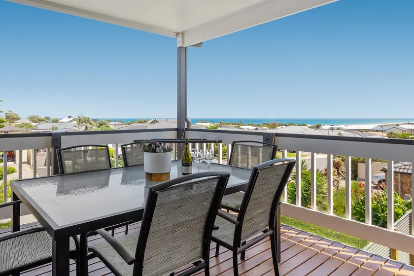 Oriana Grande- 5 Bdrm Sleeps 14 Beach View Wifi - Image 1
