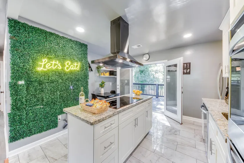 Fun getaway,w/Gameroom, near downtown and airport! - Image 1