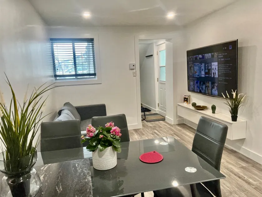 Entire, Private & Cozy appartment in Montreal - Image 1