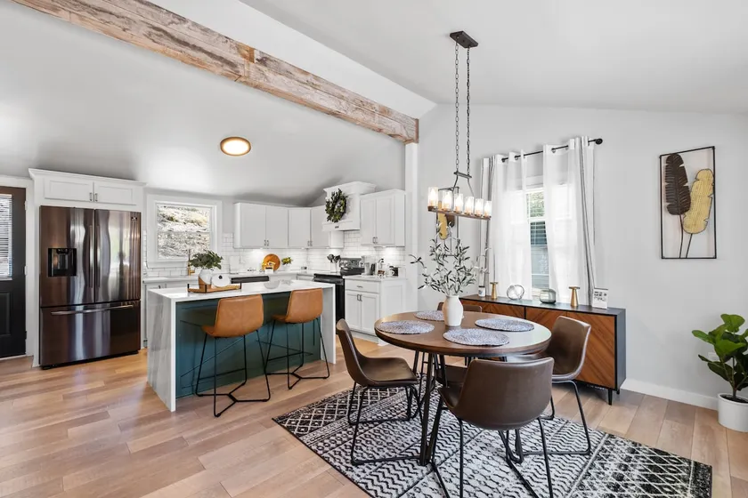 Woodstock Charm- 2 min to downtown Woodstock & Pet Friendly! - Image 1
