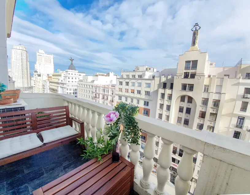 Spectacular 9th Floor on Gran Via with Terrace. - Image 1
