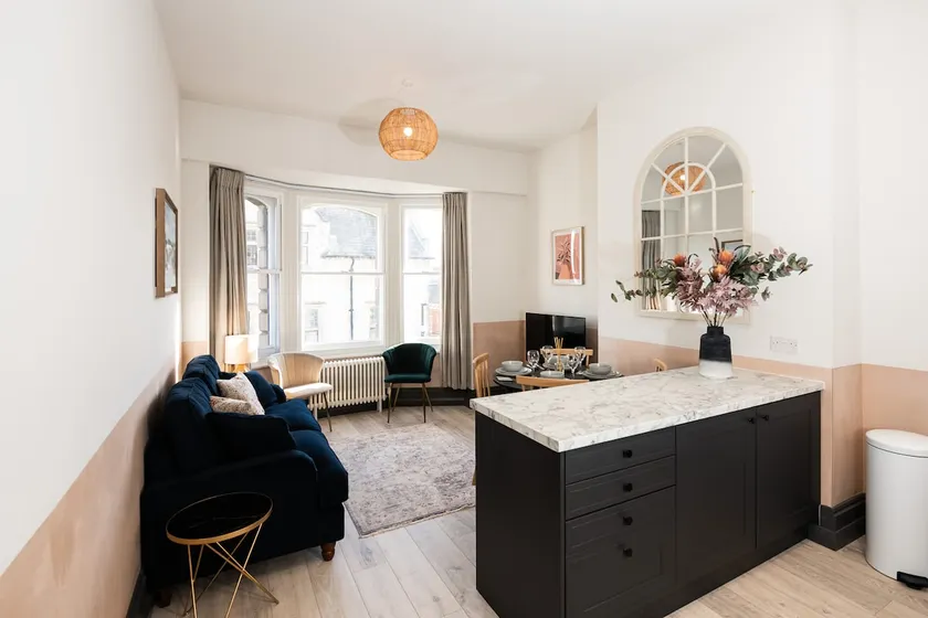 Stylish Grade II Listed 2 Bed Flat w. Roof Terrace - Image 1