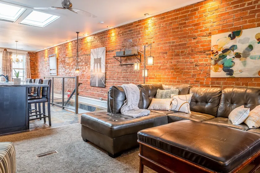 Historical New York style apartment near downtown - Image 1