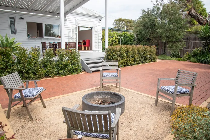 Gigi's Beach House, in the heart of Torquay - Image 1